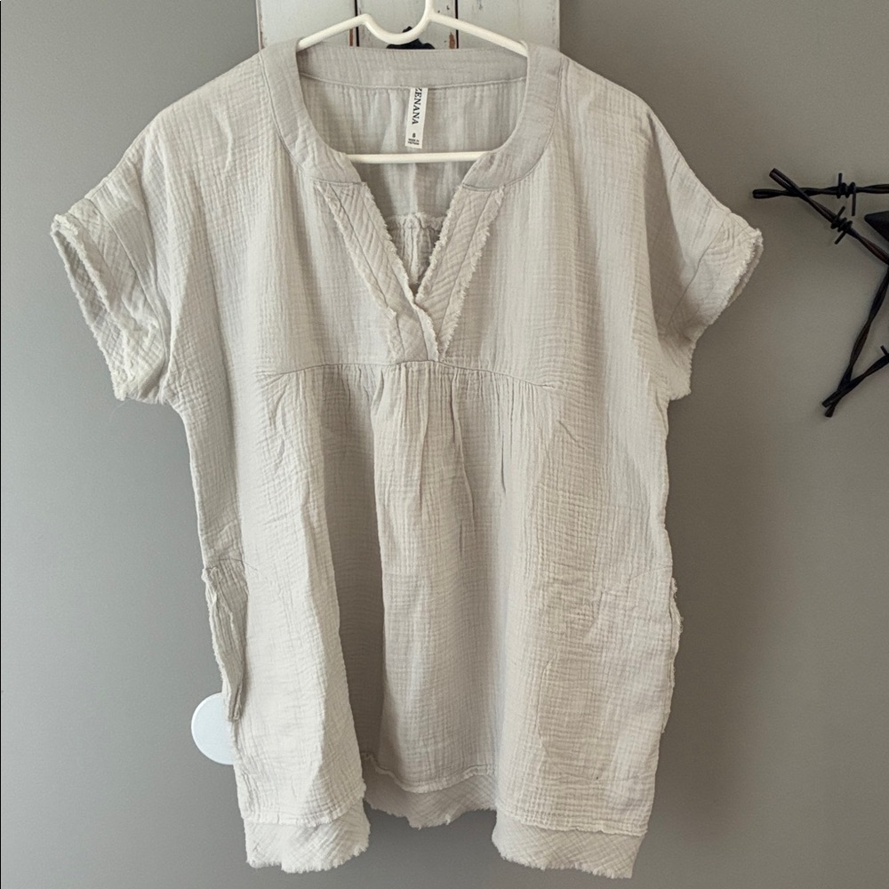 Nice off white cotton muslin fabric v-neck tunic top with pockets